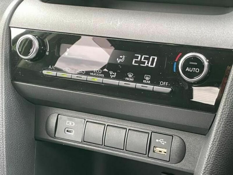 YARIS CROSS
