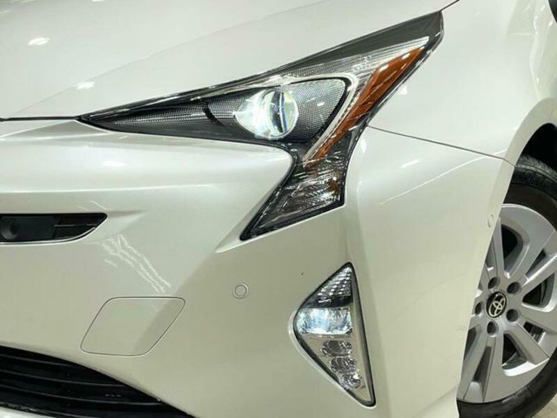 PRIUS-11