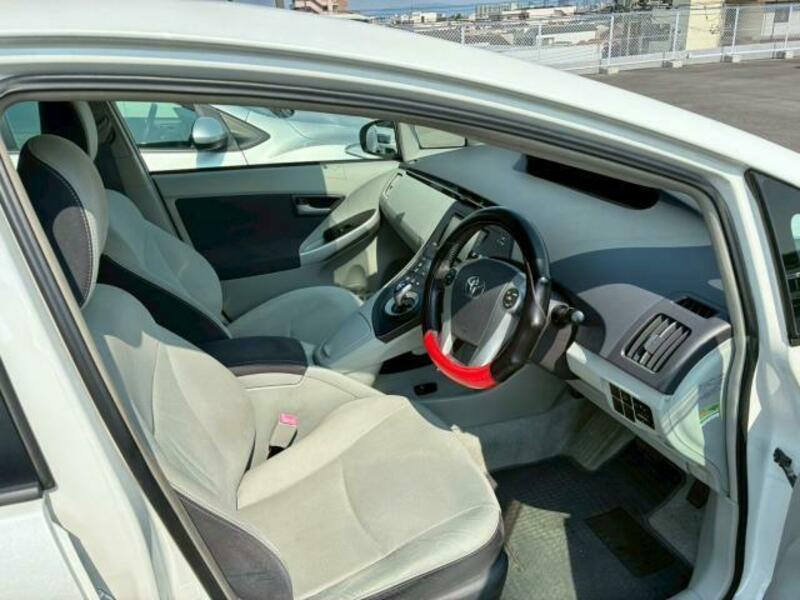 PRIUS-8
