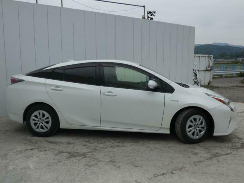 PRIUS-9
