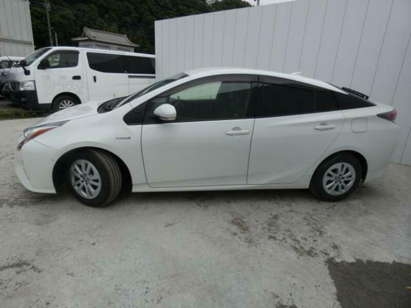 PRIUS-11