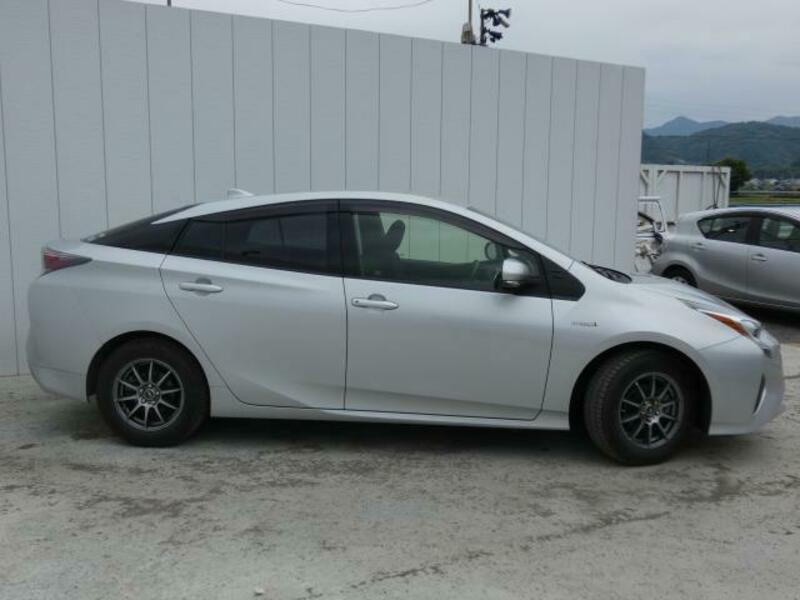 PRIUS-9
