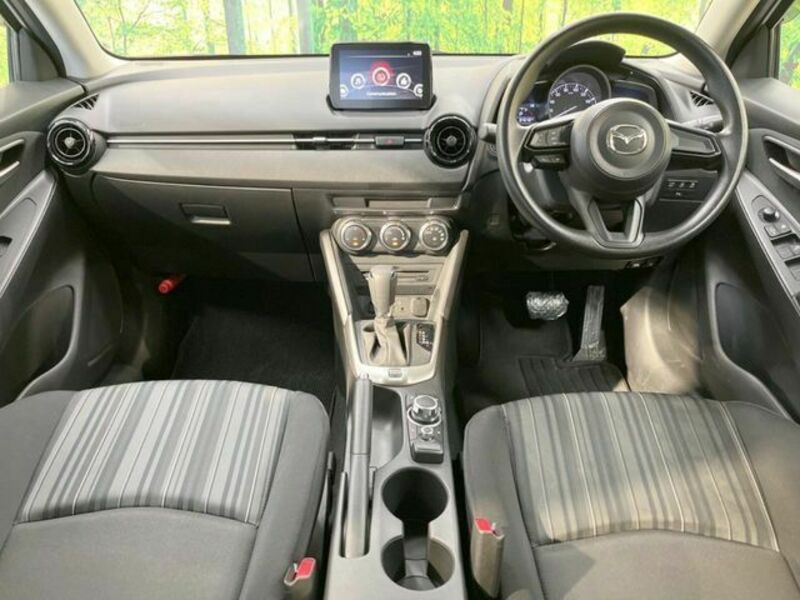MAZDA2-1
