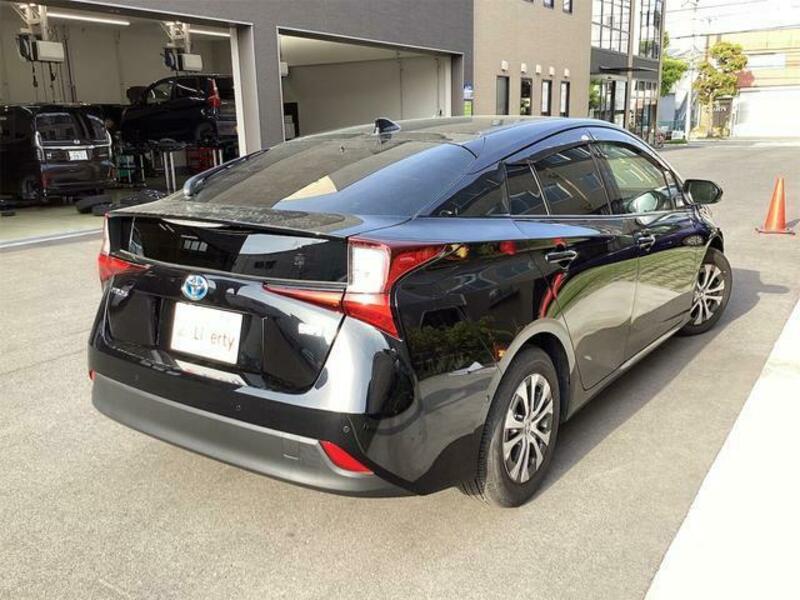 PRIUS-4