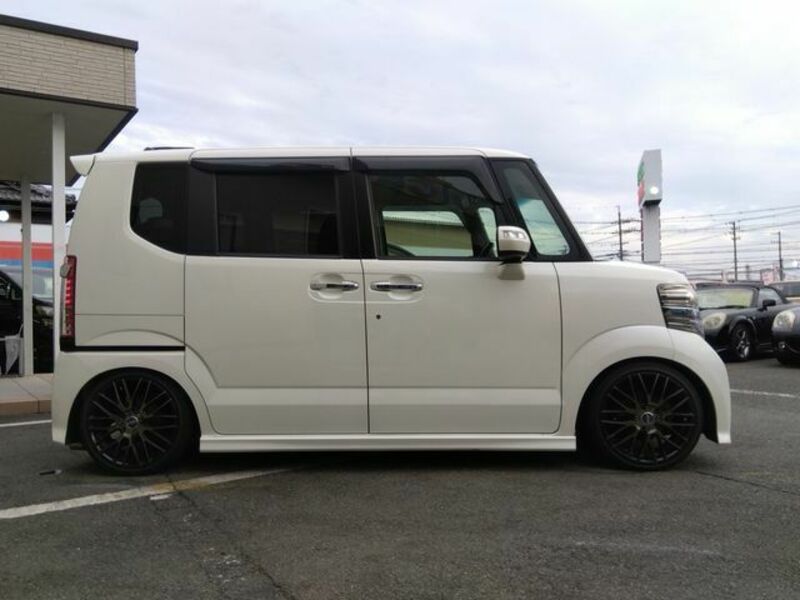 N BOX CUSTOM