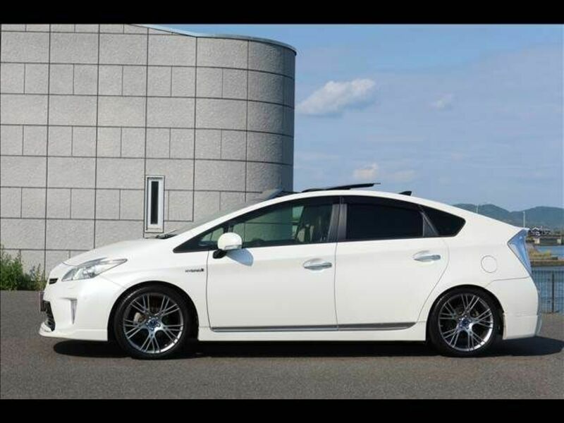 PRIUS-11