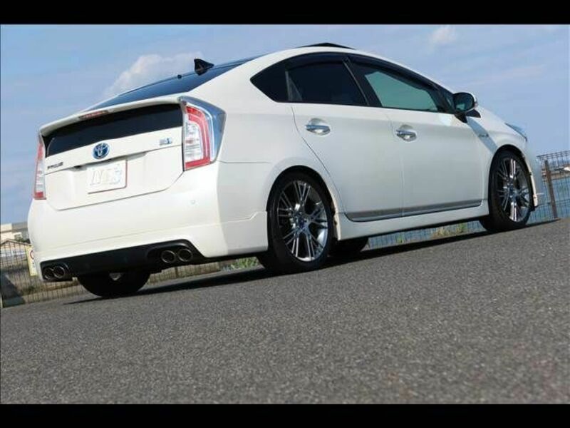 PRIUS-16