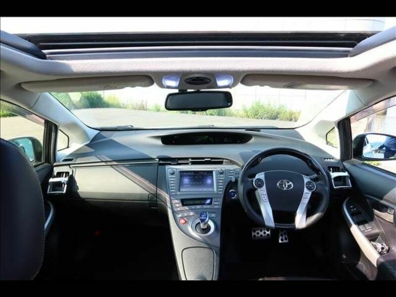 PRIUS-17