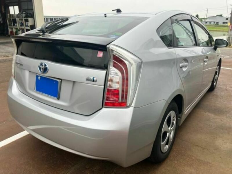 PRIUS-6