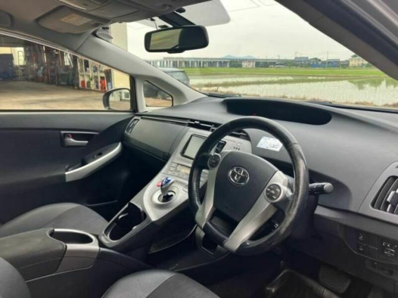 PRIUS-16
