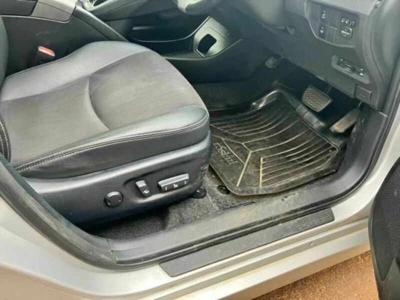 PRIUS-17