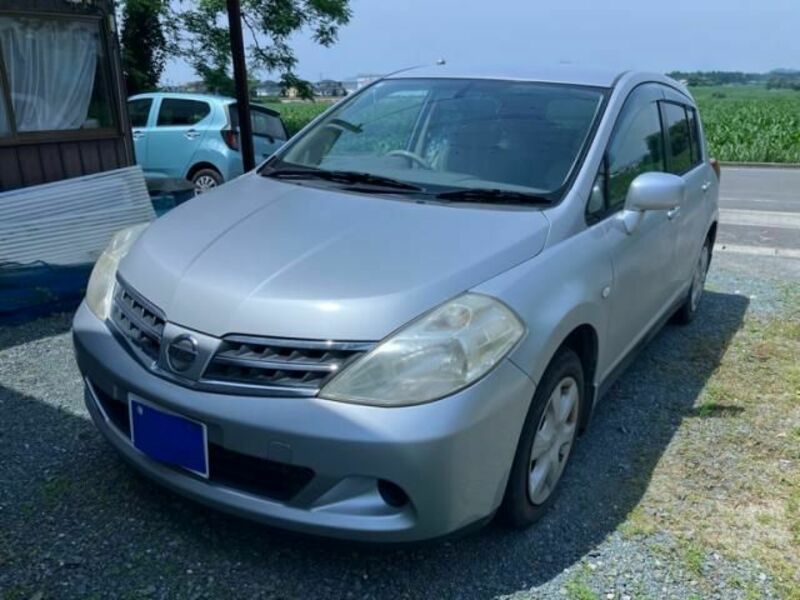 NISSAN TIIDA