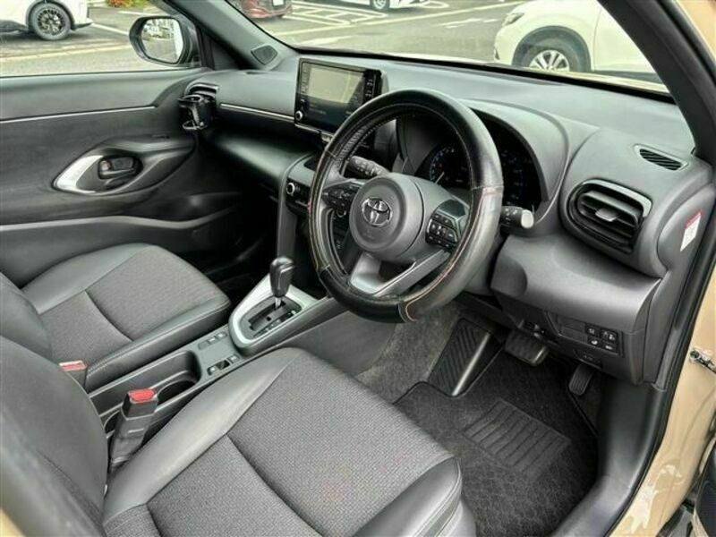 YARIS CROSS-4
