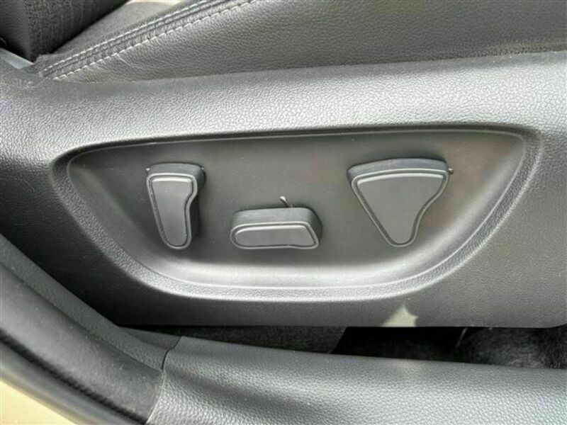 YARIS CROSS-14