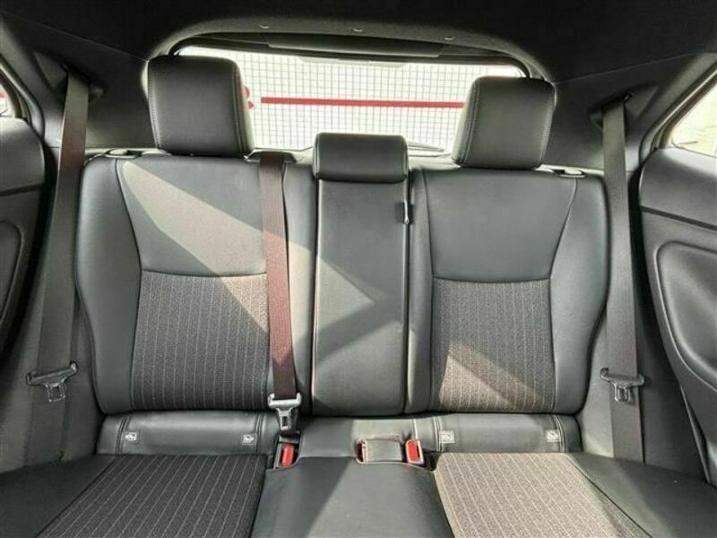 YARIS CROSS-16