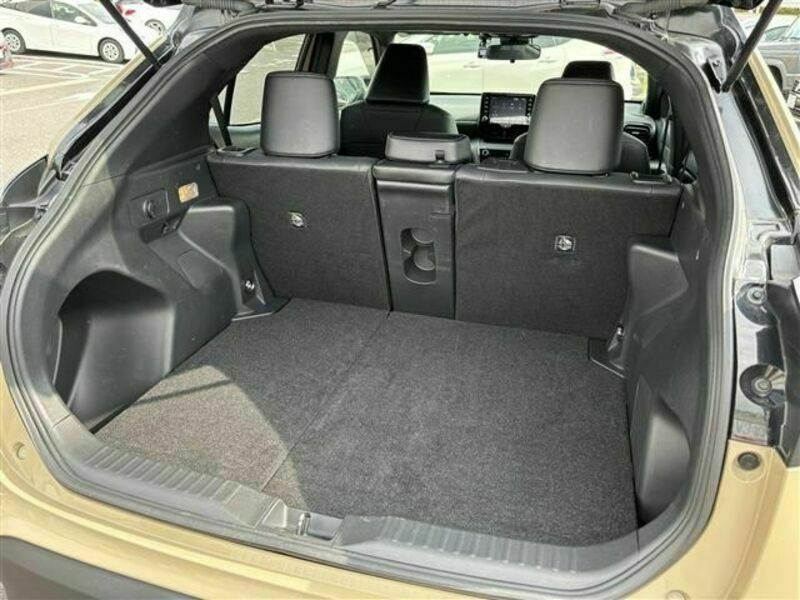 YARIS CROSS-17