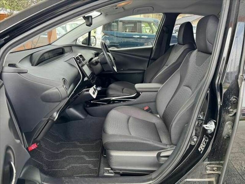 PRIUS-17