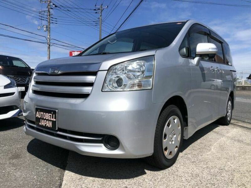 TOYOTA NOAH