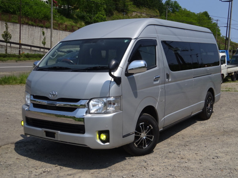 TOYOTA HIACE