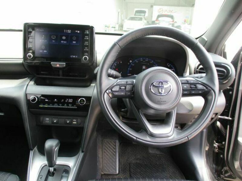 YARIS CROSS