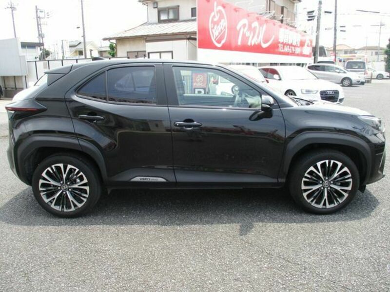 YARIS CROSS