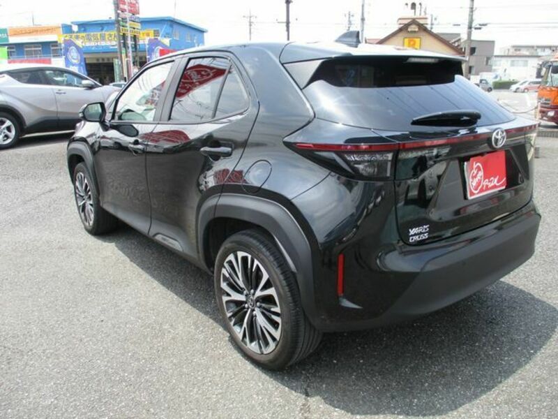 YARIS CROSS