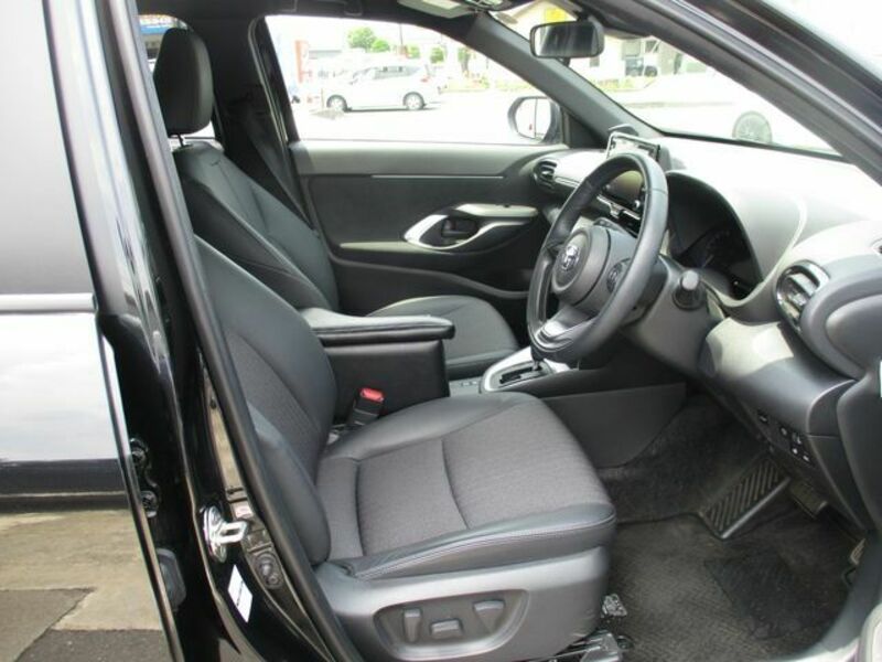 YARIS CROSS