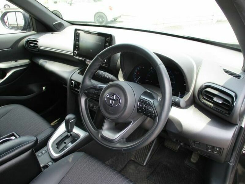 YARIS CROSS