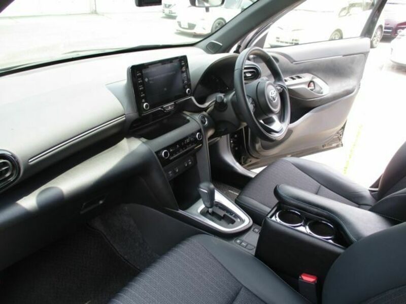 YARIS CROSS