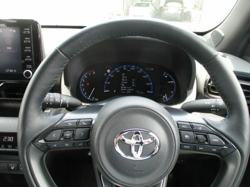 YARIS CROSS