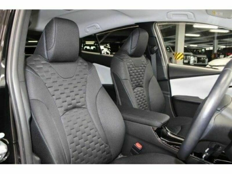 PRIUS PHV-13