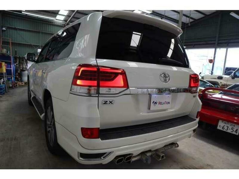 LAND CRUISER