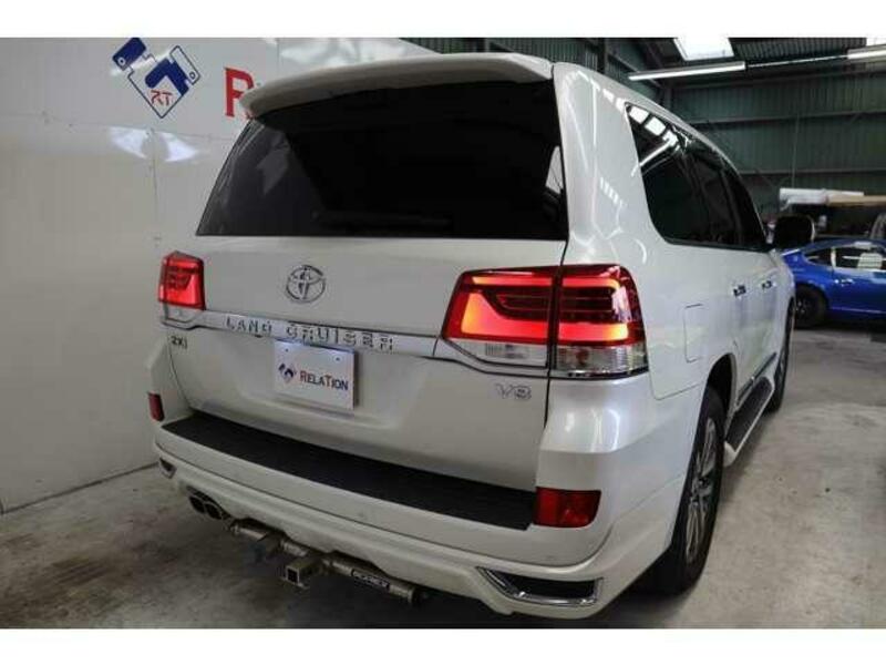LAND CRUISER