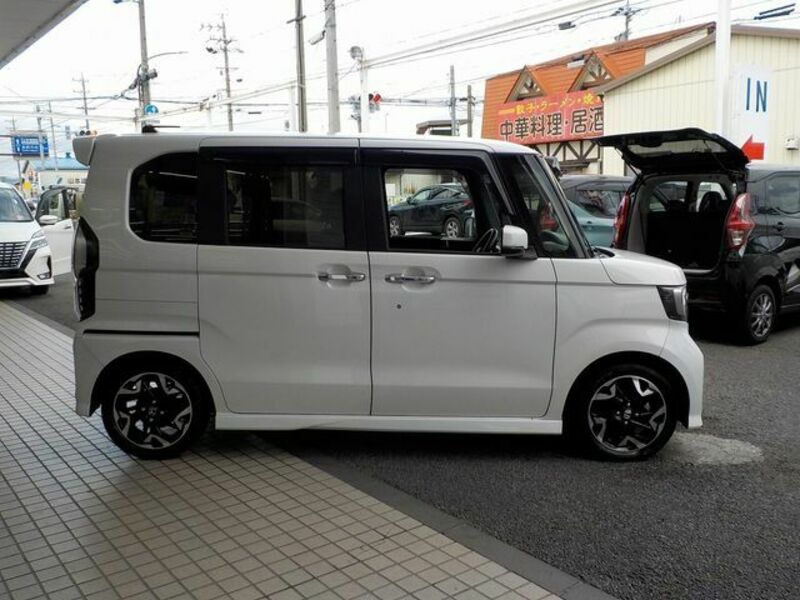 N BOX CUSTOM