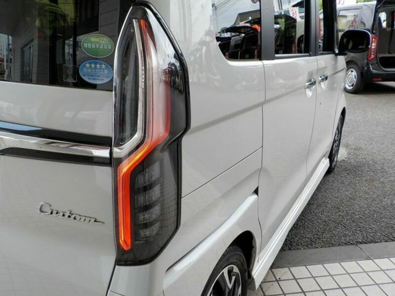 N BOX CUSTOM