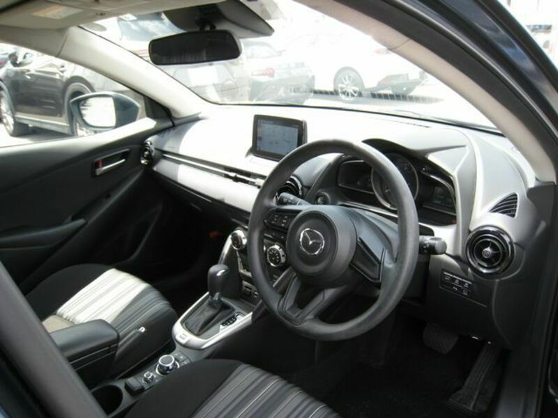 MAZDA2