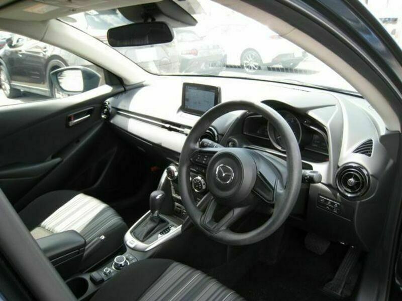 MAZDA2