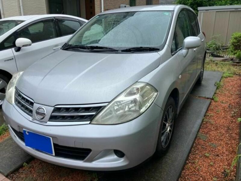 NISSAN TIIDA