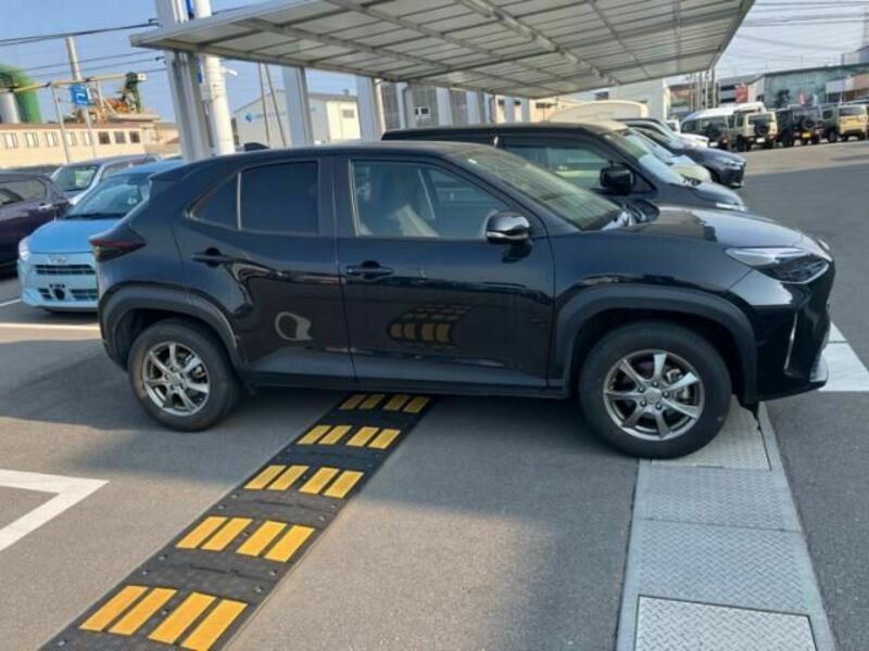 YARIS CROSS-2