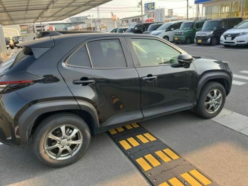 YARIS CROSS-3