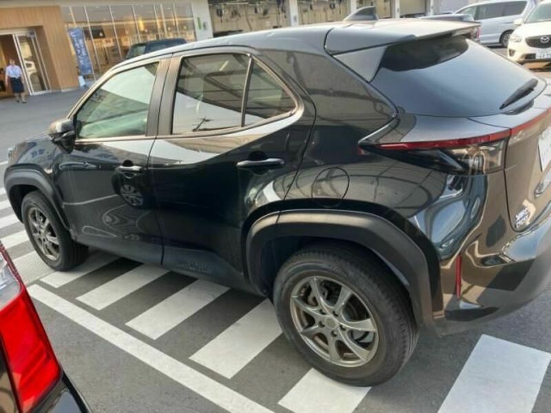 YARIS CROSS-8