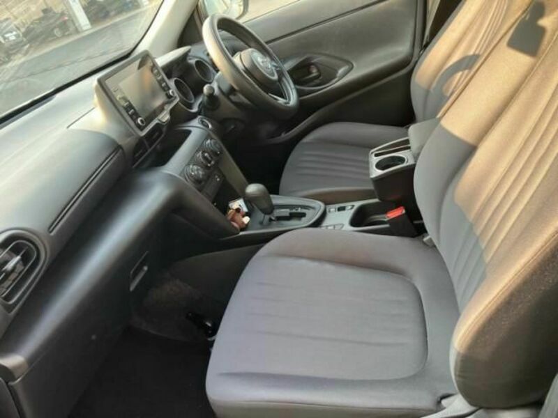 YARIS CROSS-9