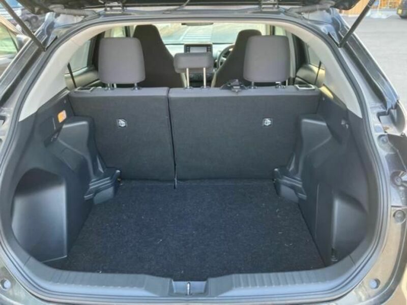 YARIS CROSS-12
