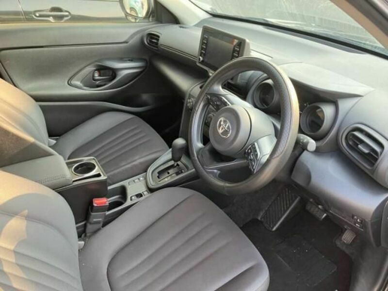 YARIS CROSS-17