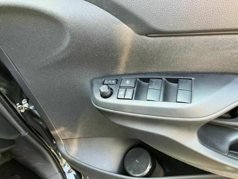 YARIS CROSS-18