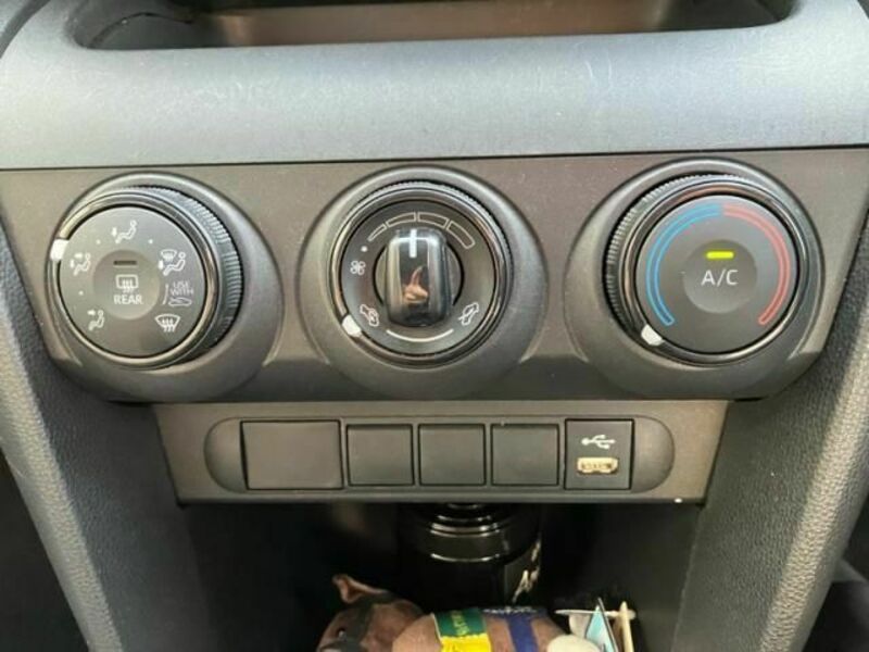 YARIS CROSS-21