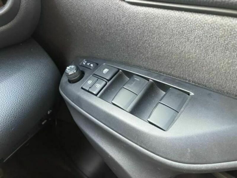 YARIS CROSS-23