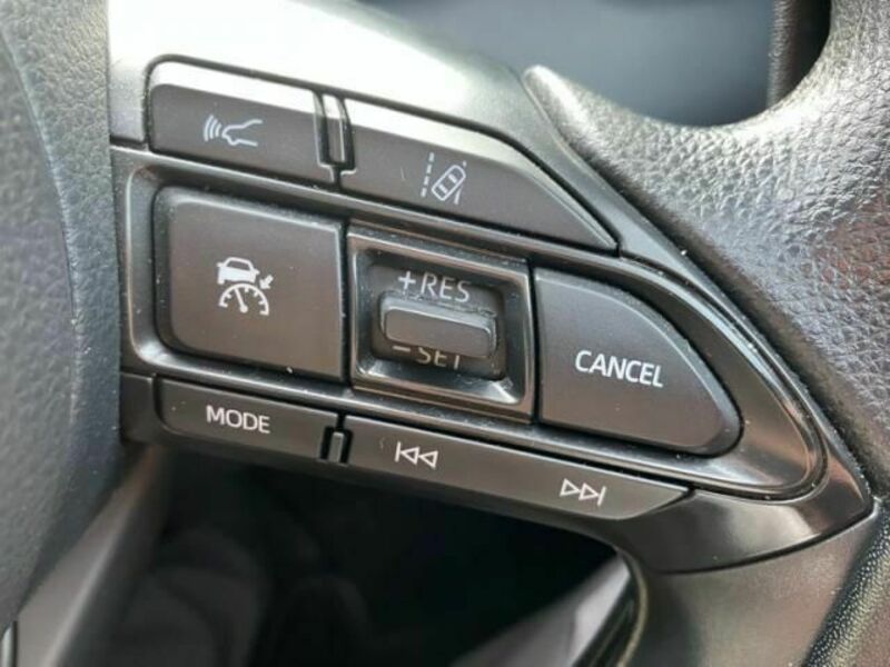 YARIS CROSS-24