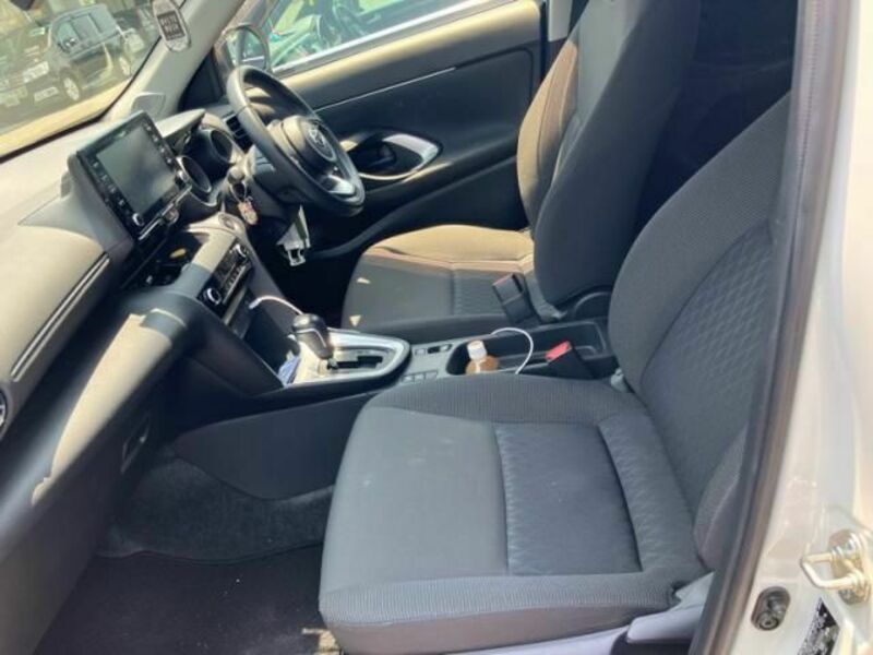 YARIS CROSS