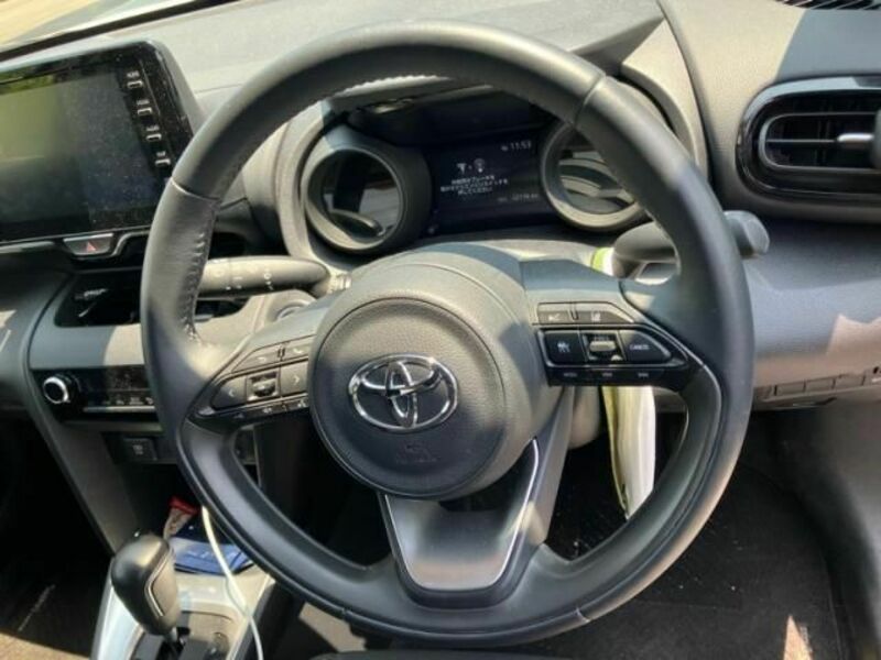 YARIS CROSS
